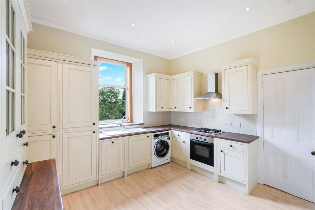 Apartment in Paisley, Renfrewshire - More