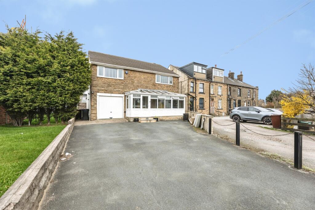 Main image of property: Wakefield Road, Gildersome, Leeds