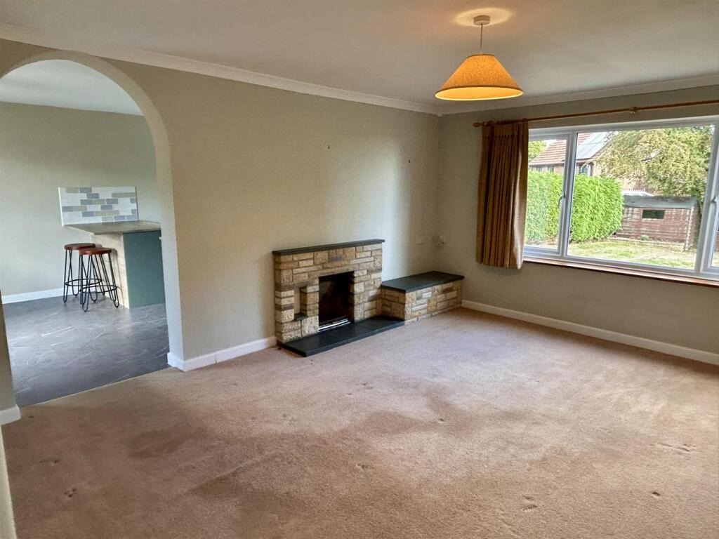House in Cold Ash, Ashmore Green - More