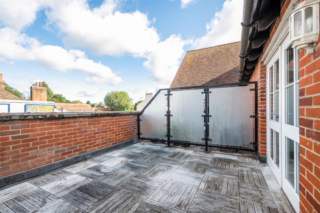 Apartment in Canterbury, St. Stephen's - View 4