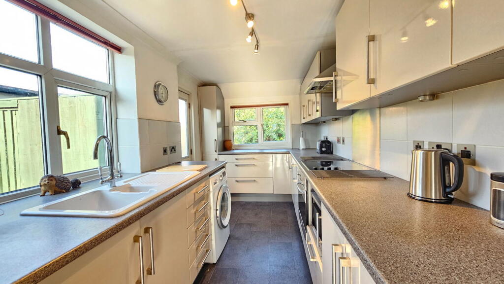 St. Davids Road, Newbury, RG14 5PS photo 4