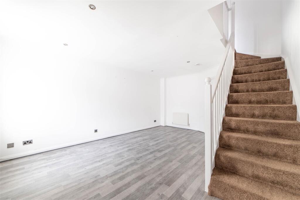 House in Newcastle upon Tyne, Cowgate, Benwell - More