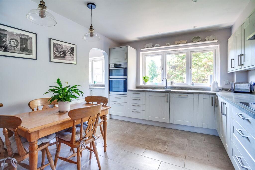 House in Slough, Great Marlow - More