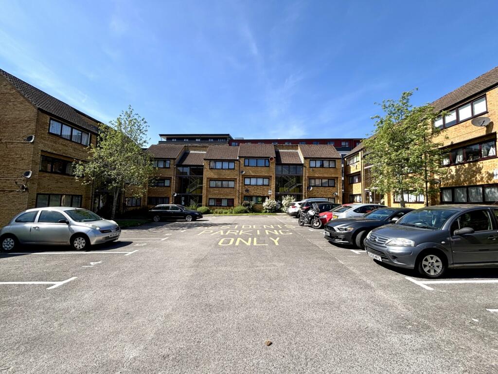 Ivel Court, Yeovil, BA21 - More