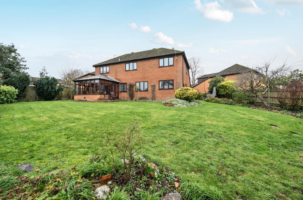 Garden Close, Hook, Hampshire, RG27 photo 4