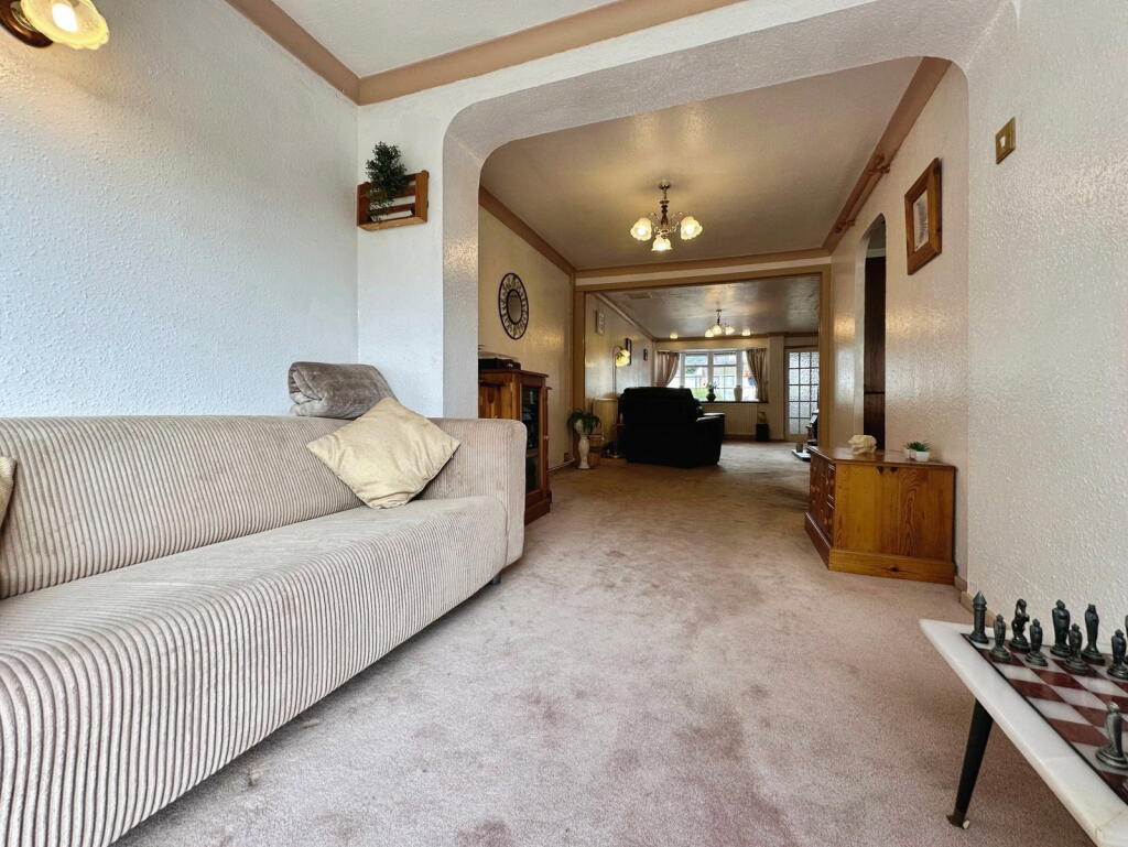 House in Wolverhampton, West Midlands - More