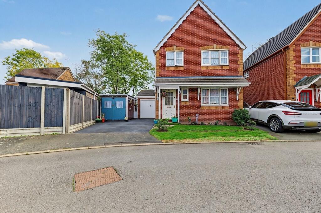 3-bed detached on Ashurst Close, Longford, CV6, £295,000