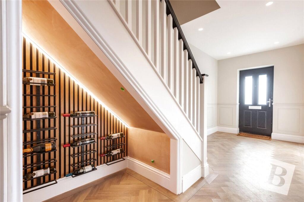 House in London, Cranham - View 2