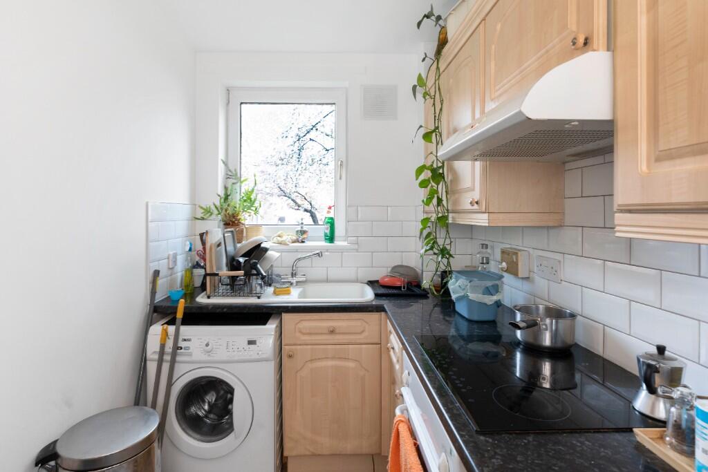 Apartment in Edinburgh, Leith - View 6