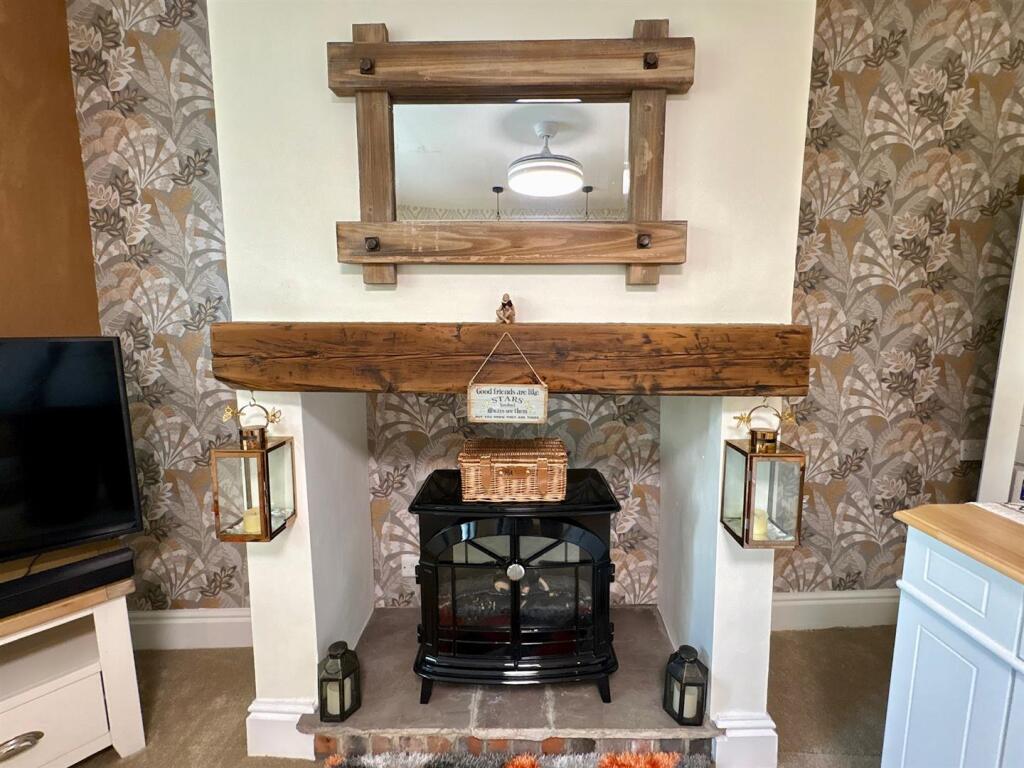 House in Calderdale, Hove Edge - More
