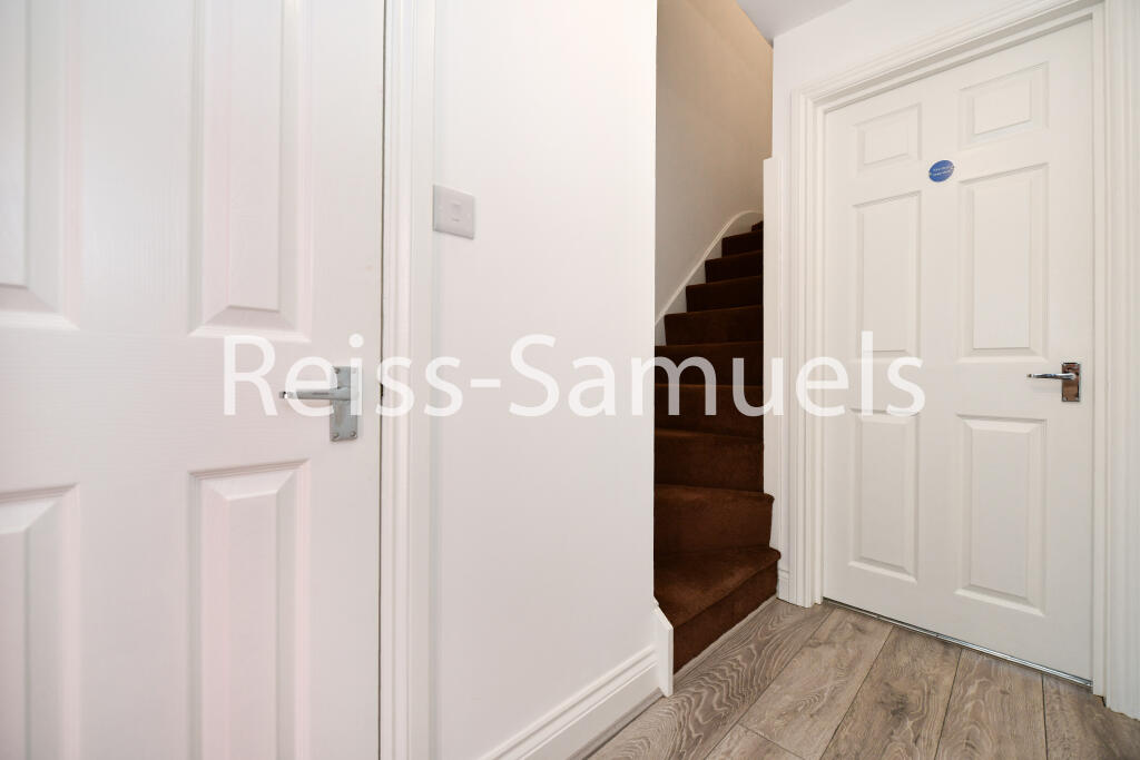 6 bedroom terraced house for rent