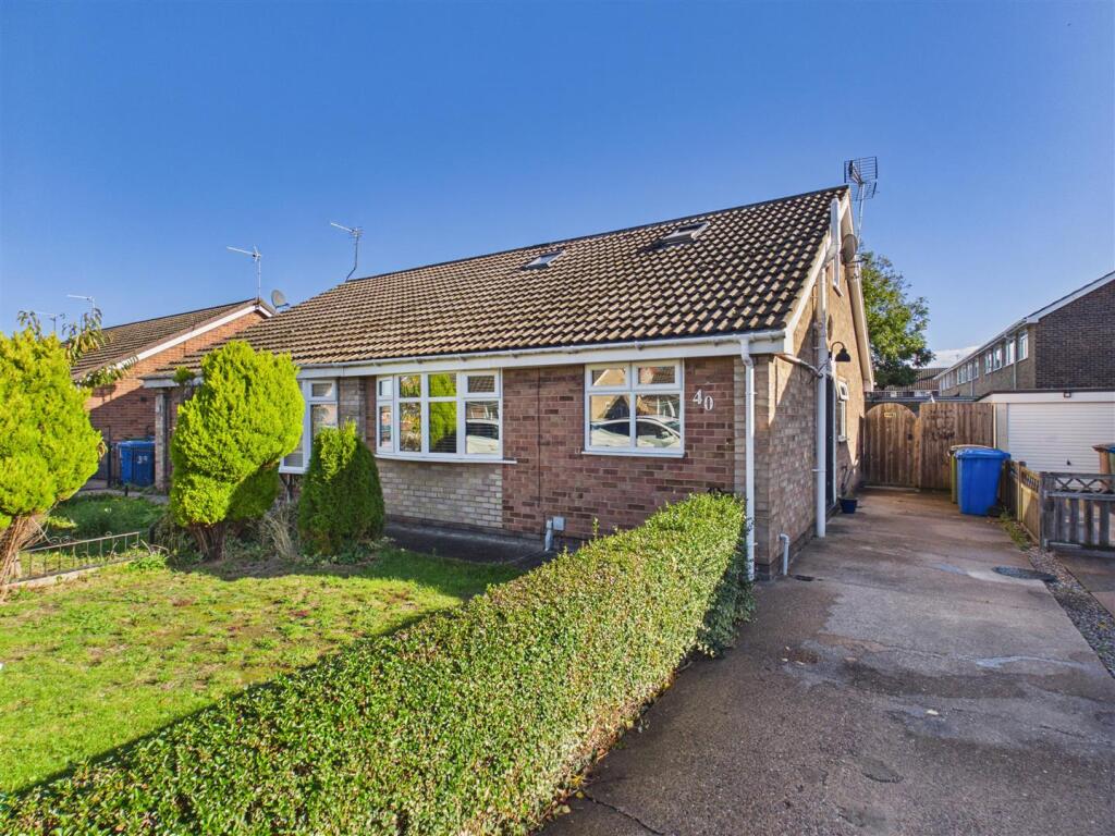 3-bed semi-detached on Hansard Drive, Gilberdyke, £210,000