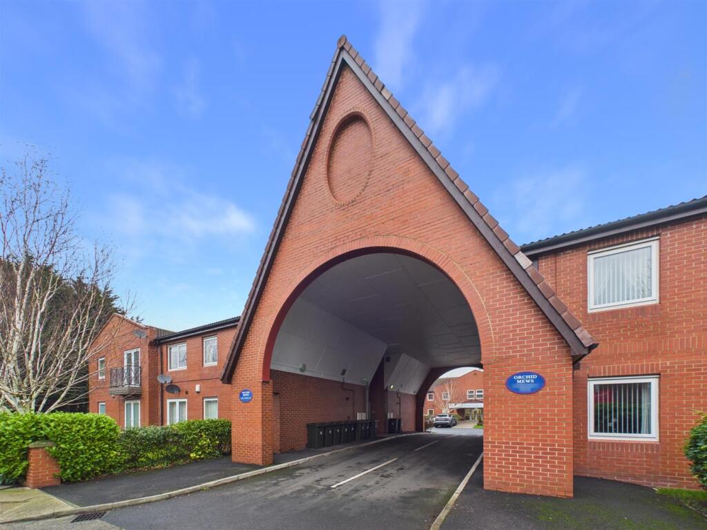 2-bed apartment on Orchid Mews, Whitley Bay, £110,000