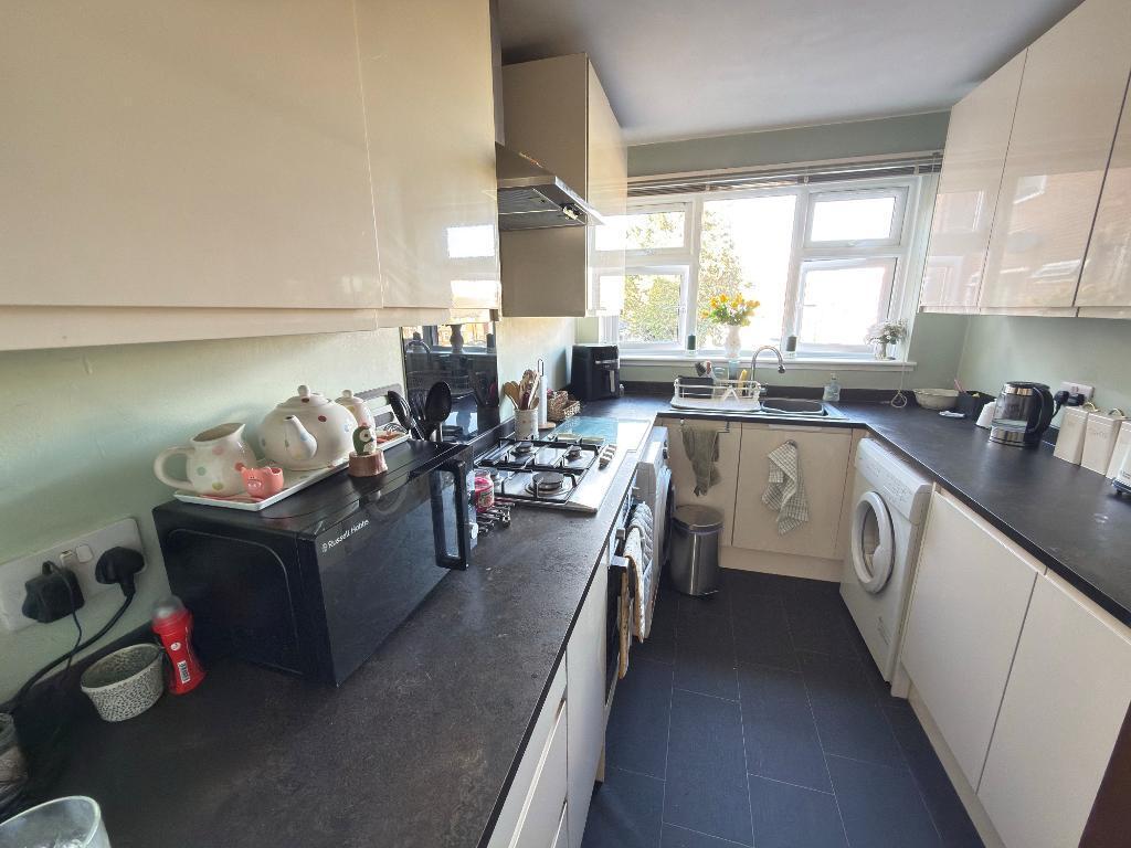 Apartment in Luton - More