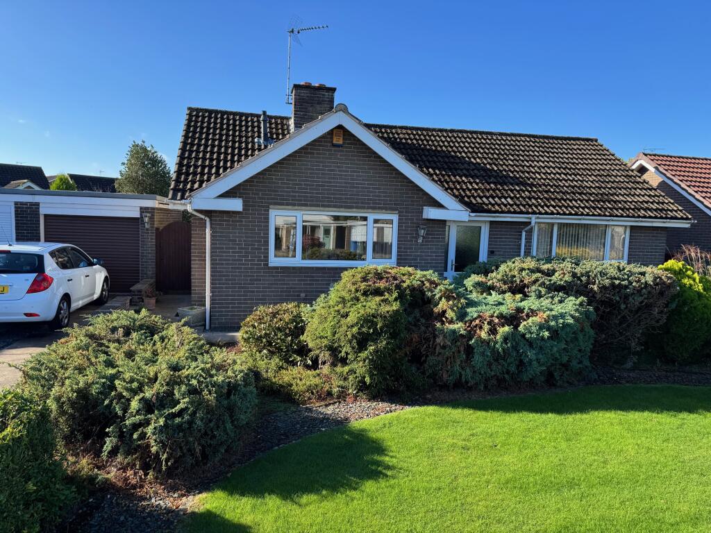 2-bed detached on Willow Close Worksop, £270,000