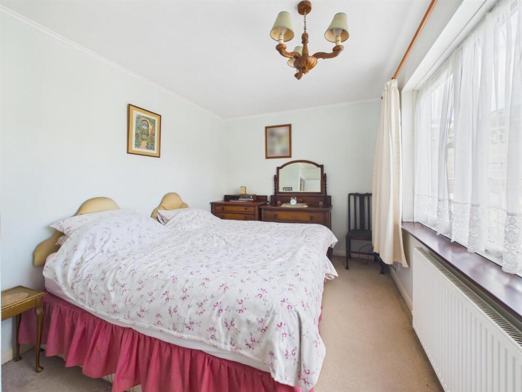 House in Lewes, Newhaven - More