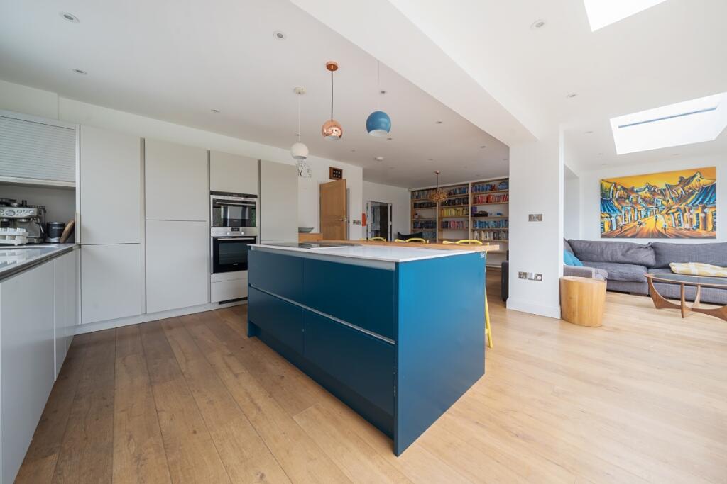 4 bedroom semi-detached house for rent