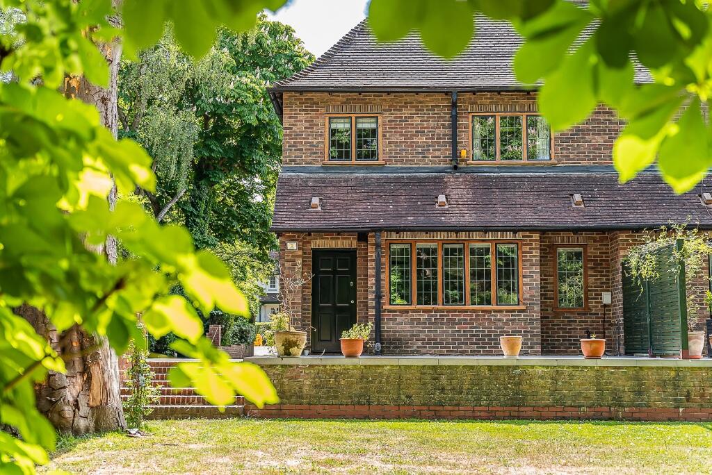 Main image of property: The South Border, Purley, Croydon(London Borough), CR8