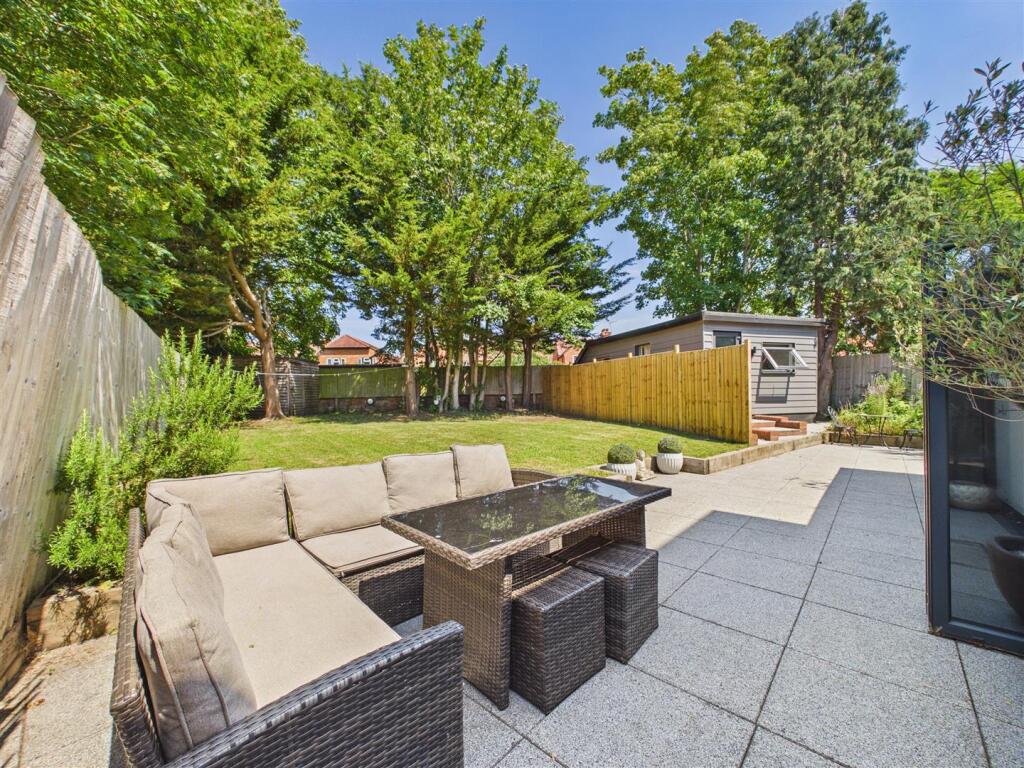 House in Stratford-on-Avon, Stratford-upon-Avon - View 4