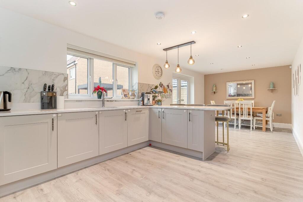Scampston Drive, Beckwithshaw, Harrogate photo 2