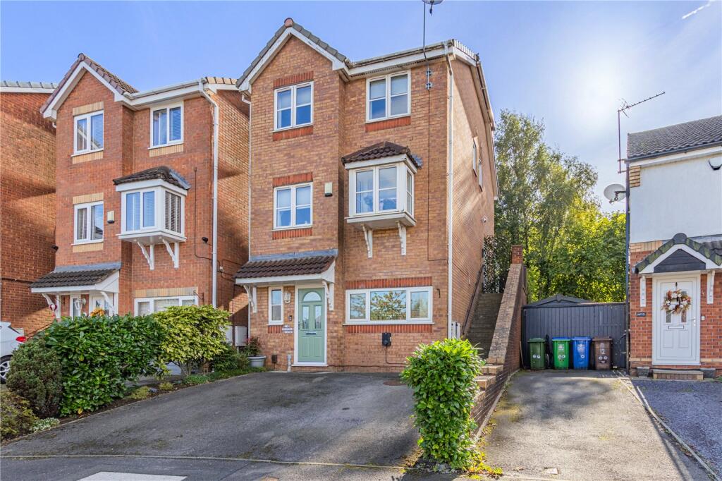 4-bed detached on Sunhill Close, Rochdale, Greater Manchester, OL16, £315,000