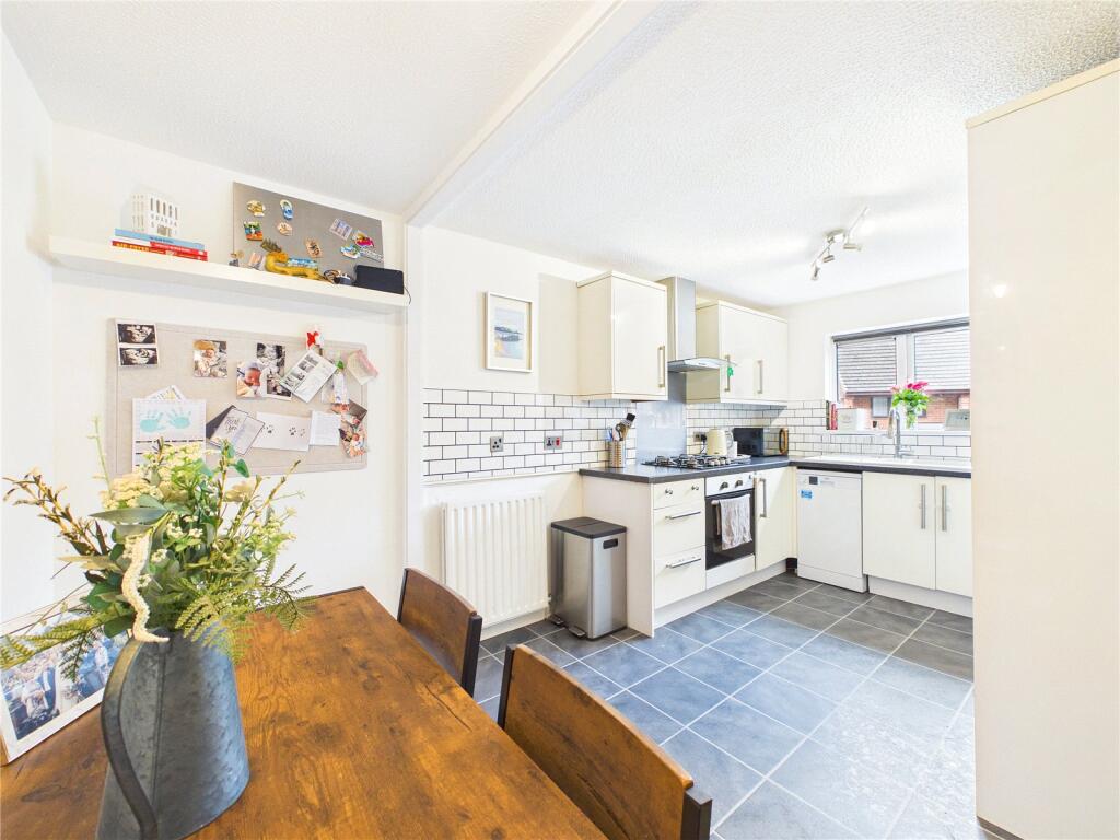 Colford Close, Droitwich Spa, Worcestershire, WR9 photo 4
