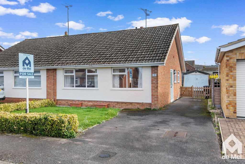Main image of property: Nottingham Road, Bishops Cleeve, GL52 8BS