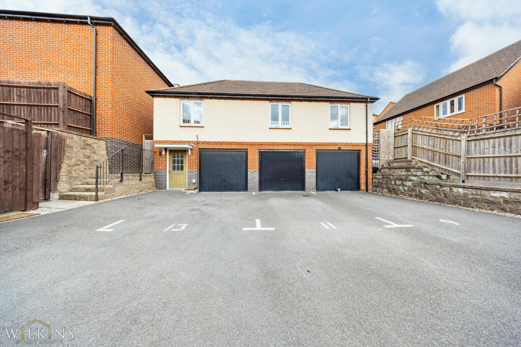 Main image of property: Blue Brick Lane, Nuneaton, Warwickshire, CV10