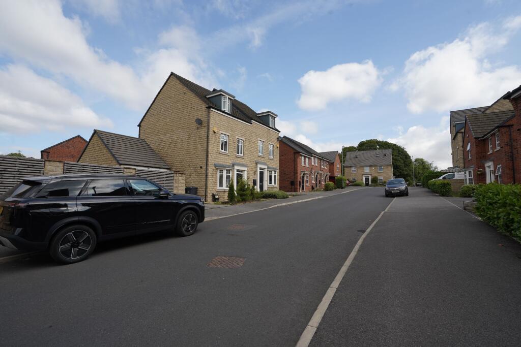 Heathfield Lane, Birkenshaw photo 3