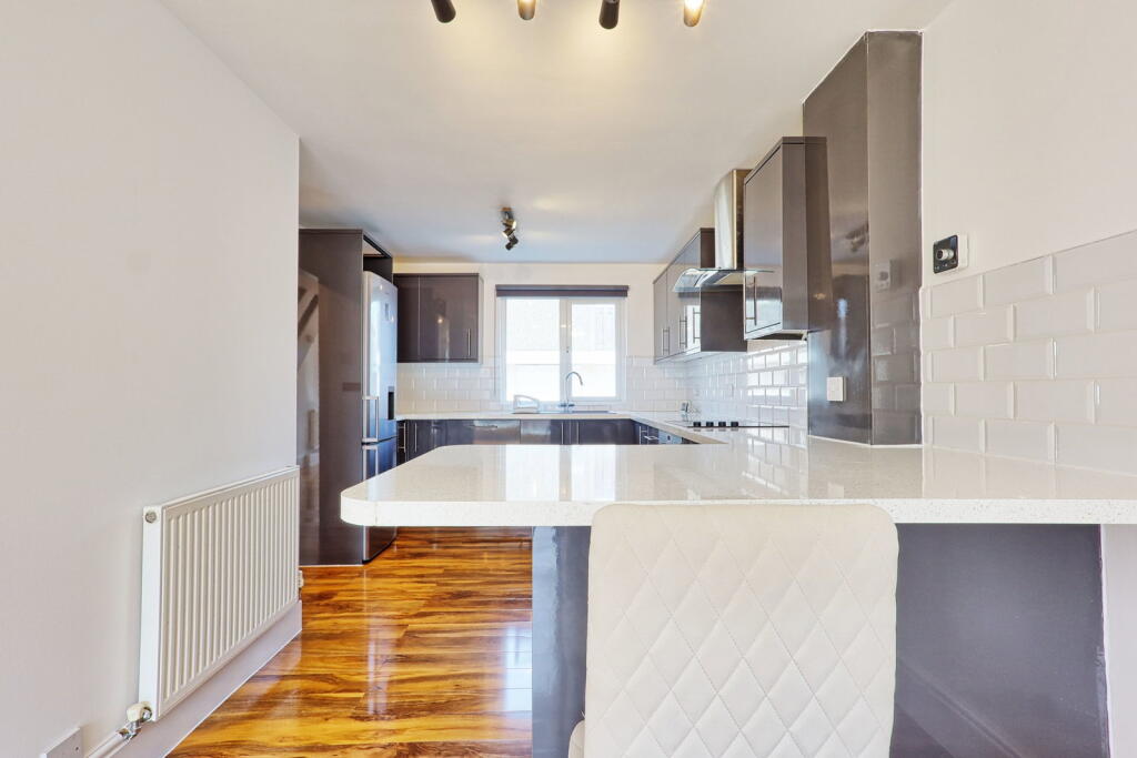 House in Romford - More