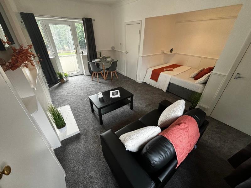 Main image of property: 6 Cumberland Court