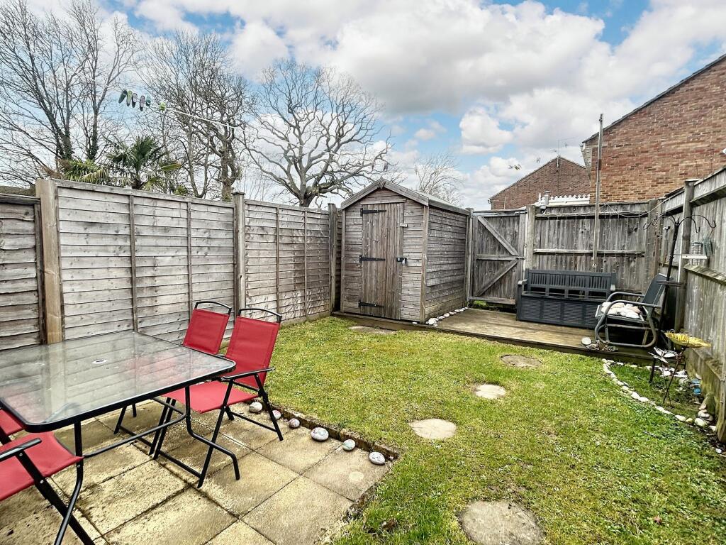 Cambria Drive, Dibden, SO45 photo 2