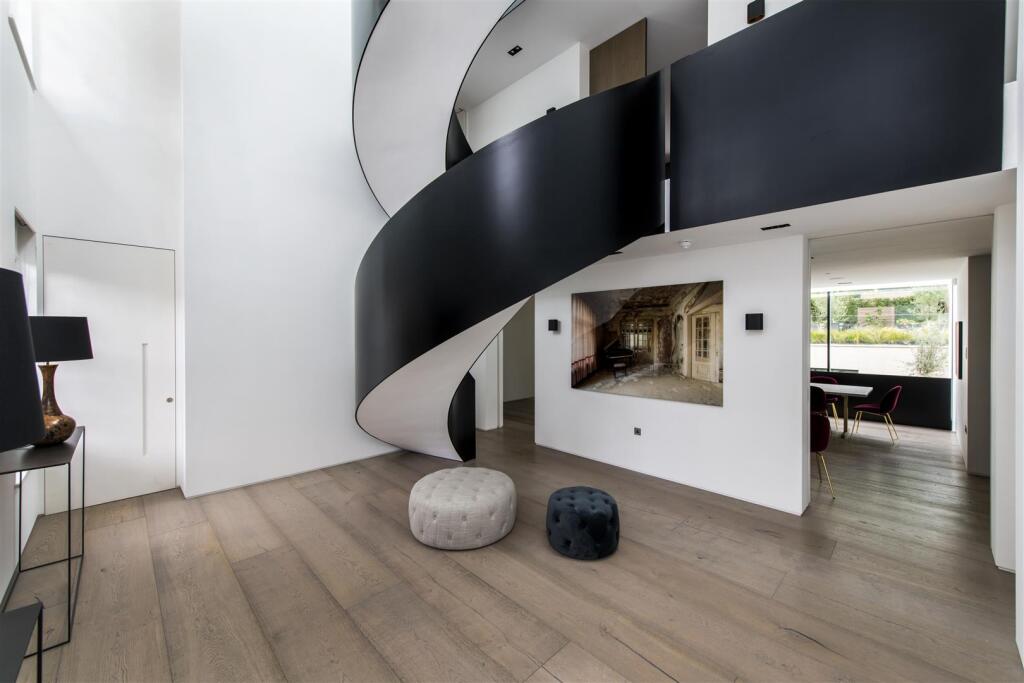 House in London - View 2