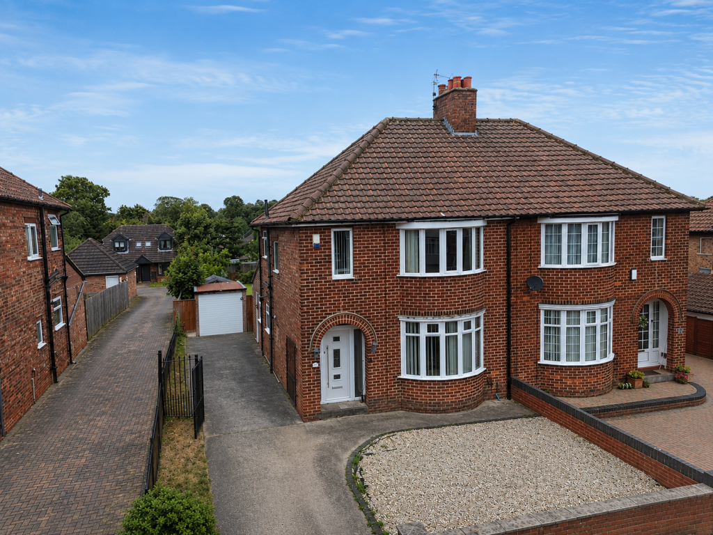 3-bed semi-detached on Orchard Way, Ormesby, £215,000
