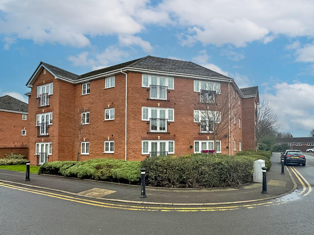 2-bed flat on Squires Grove, New Invention, Willenhall, £125,000