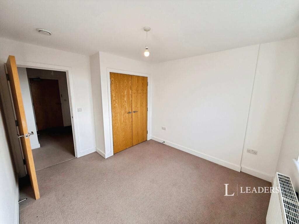Apartment in Redhill - More