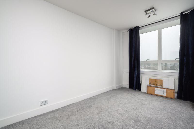 Apartment in Kingston upon Thames - More