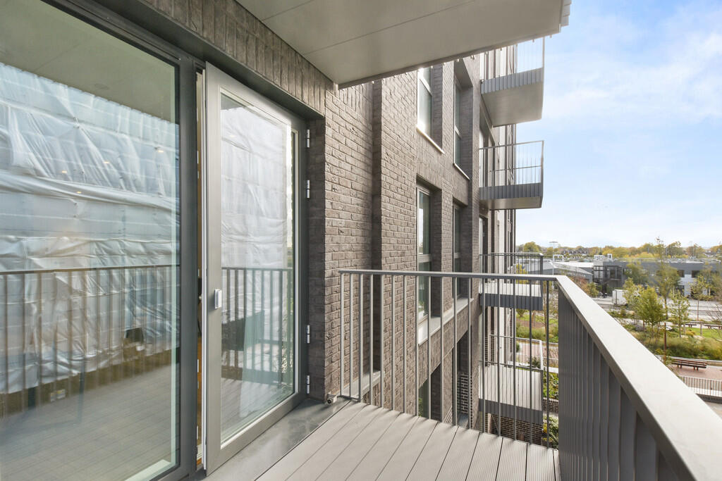 Apartment in Southall - More