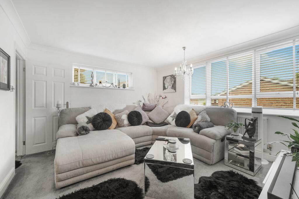 Apartment in Croydon - View 3