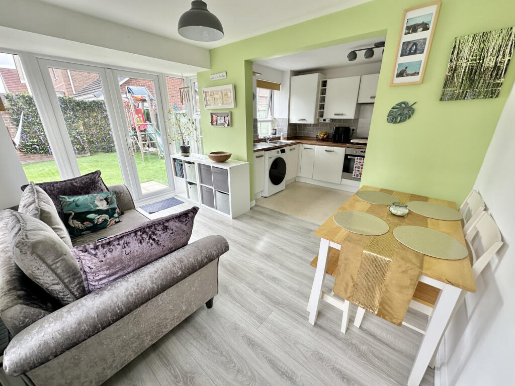Hawthorn Drive,  Thornton, FY5 photo 2