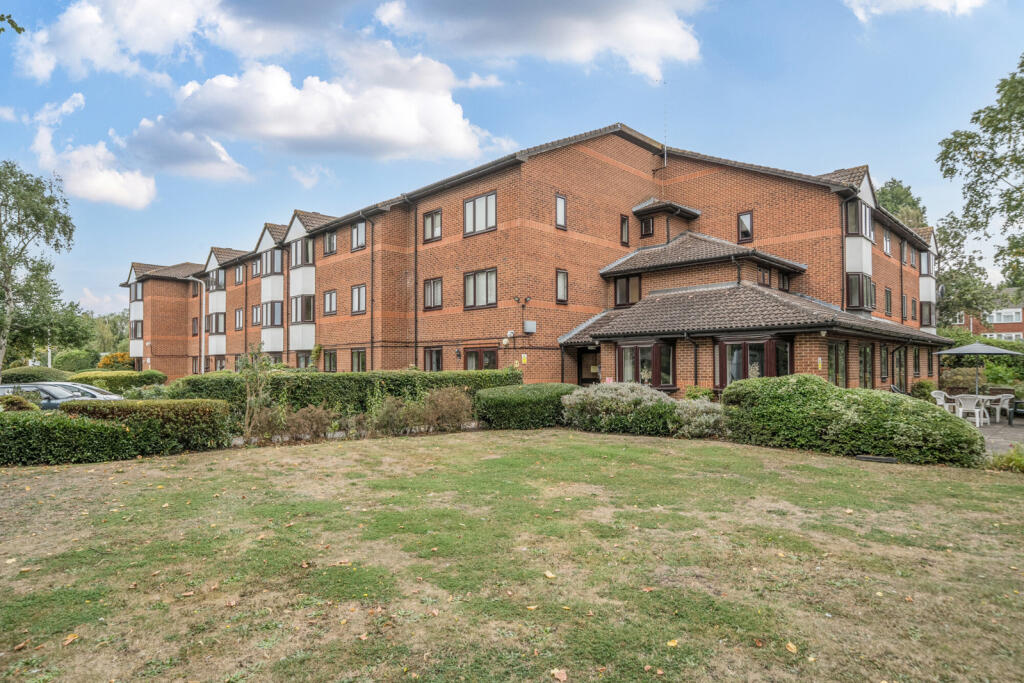 1-bed flat on Juniper Court, Neal Close, Northwood, £125,000