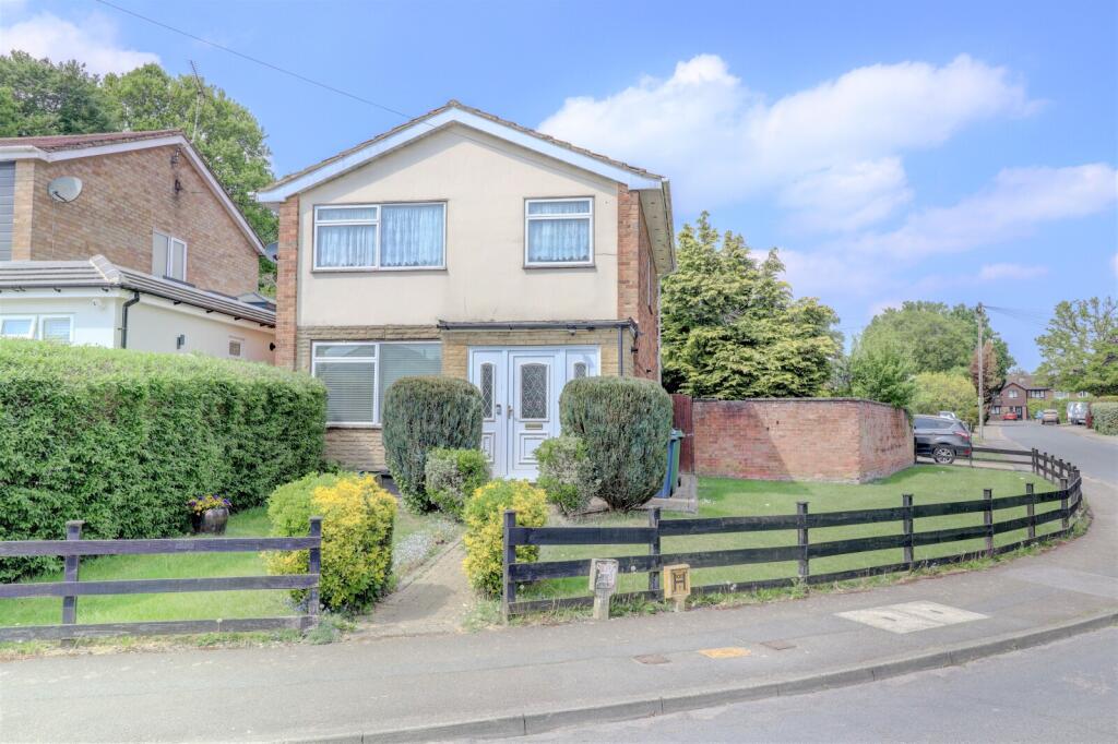 3-bed detached on The Greenway, Penn, High Wycombe, Buckinghamshire, HP10, £550,000
