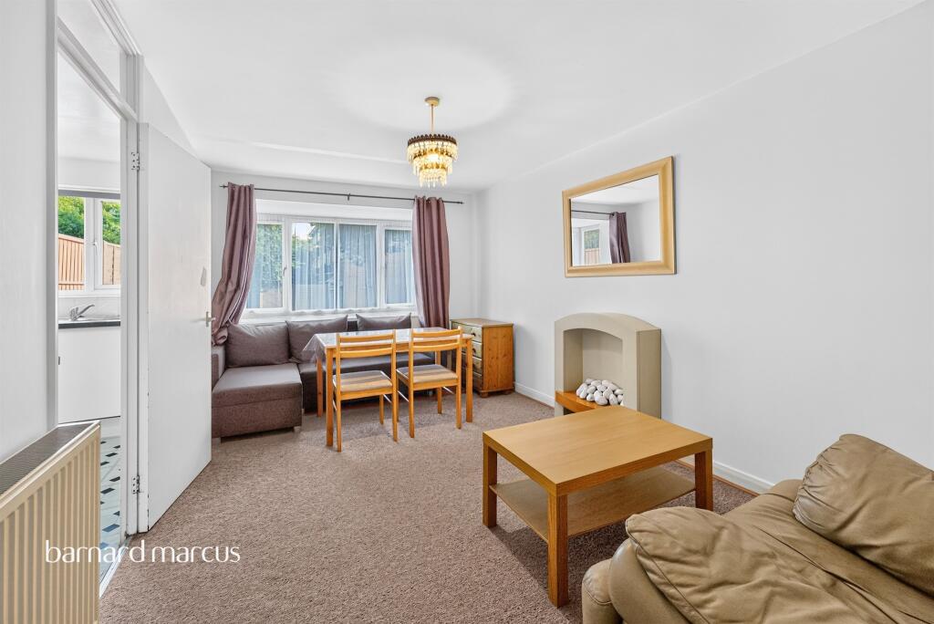 Apartment in London, Colney Hatch - More