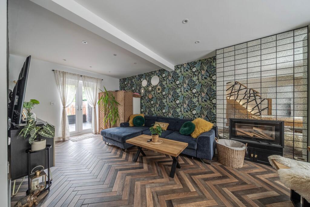 House in Woking, Surrey - View 5
