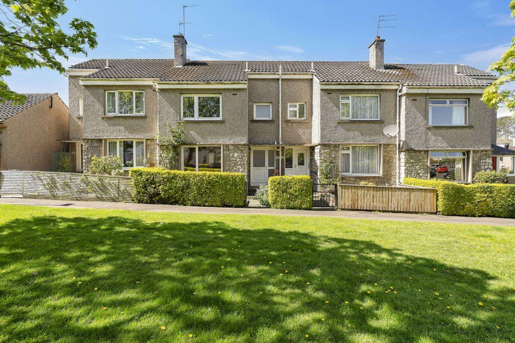 Main image of property: 45 The Green, Davidson's Mains, Edinburgh, EH4 5AF
