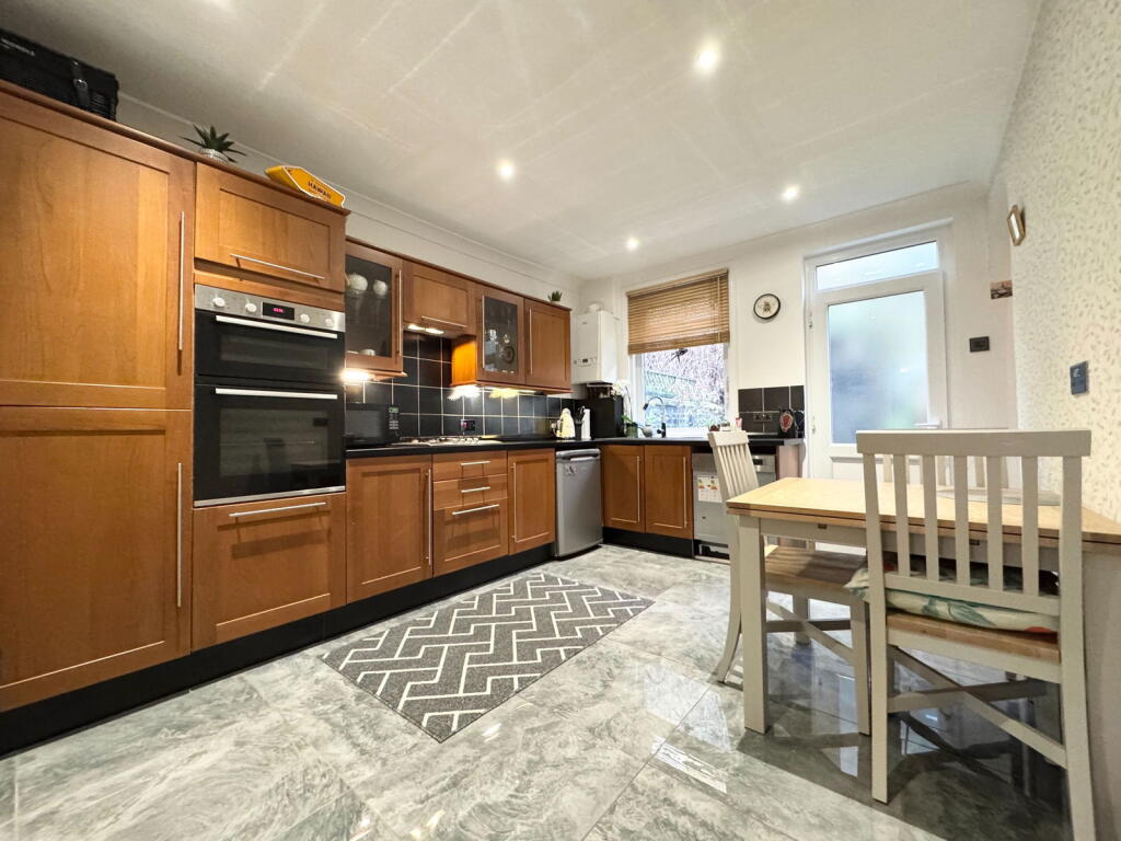 Manchester Road, Thurlstone, Sheffield, S36 9QR photo 3