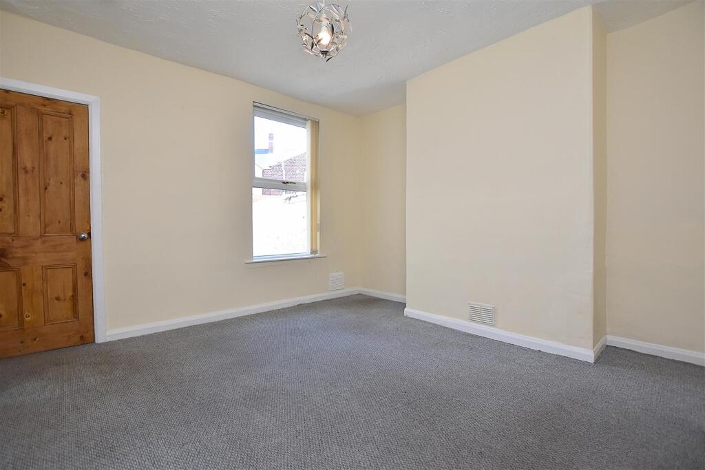 House in Wrexham, Hightown, Offa - View 4