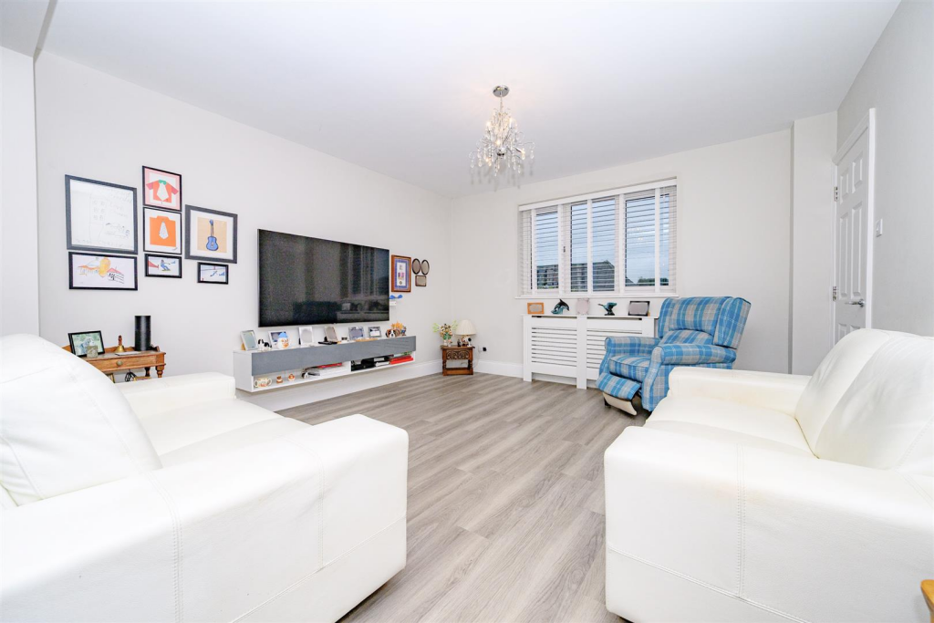 Green Lane, Bovingdon, Hemel Hempstead - More