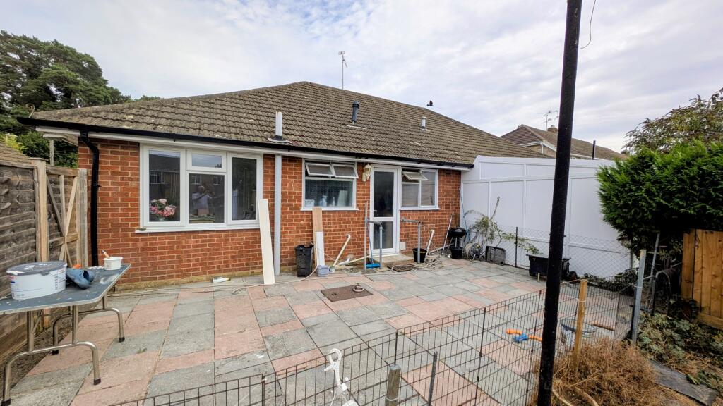 House in East Hampshire, Bordon, Whitehill - More