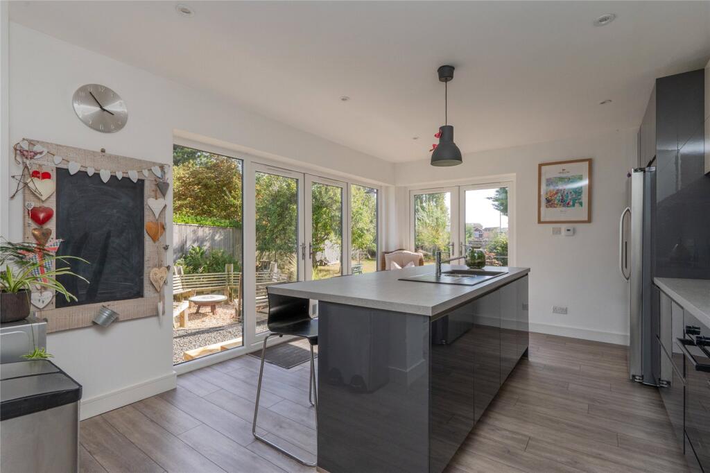 Wittering Road, Hayling Island, Hampshire, PO11 photo 4